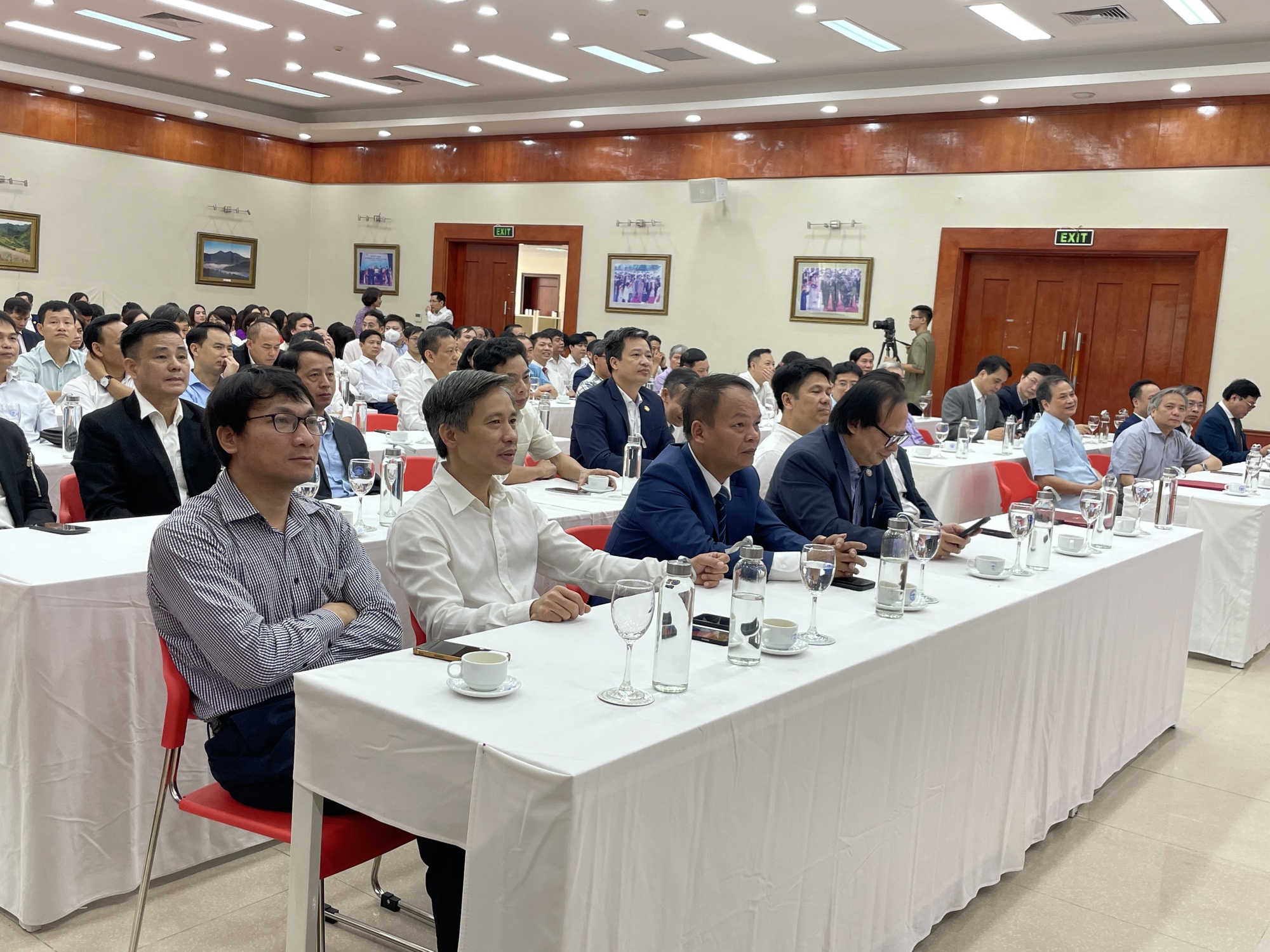 B&aacute;c sĩ chuy&ecirc;n ng&agrave;nh t&acirc;m thần, ph&aacute;p y... cần được trả lương cao nhất? - Ảnh 1.