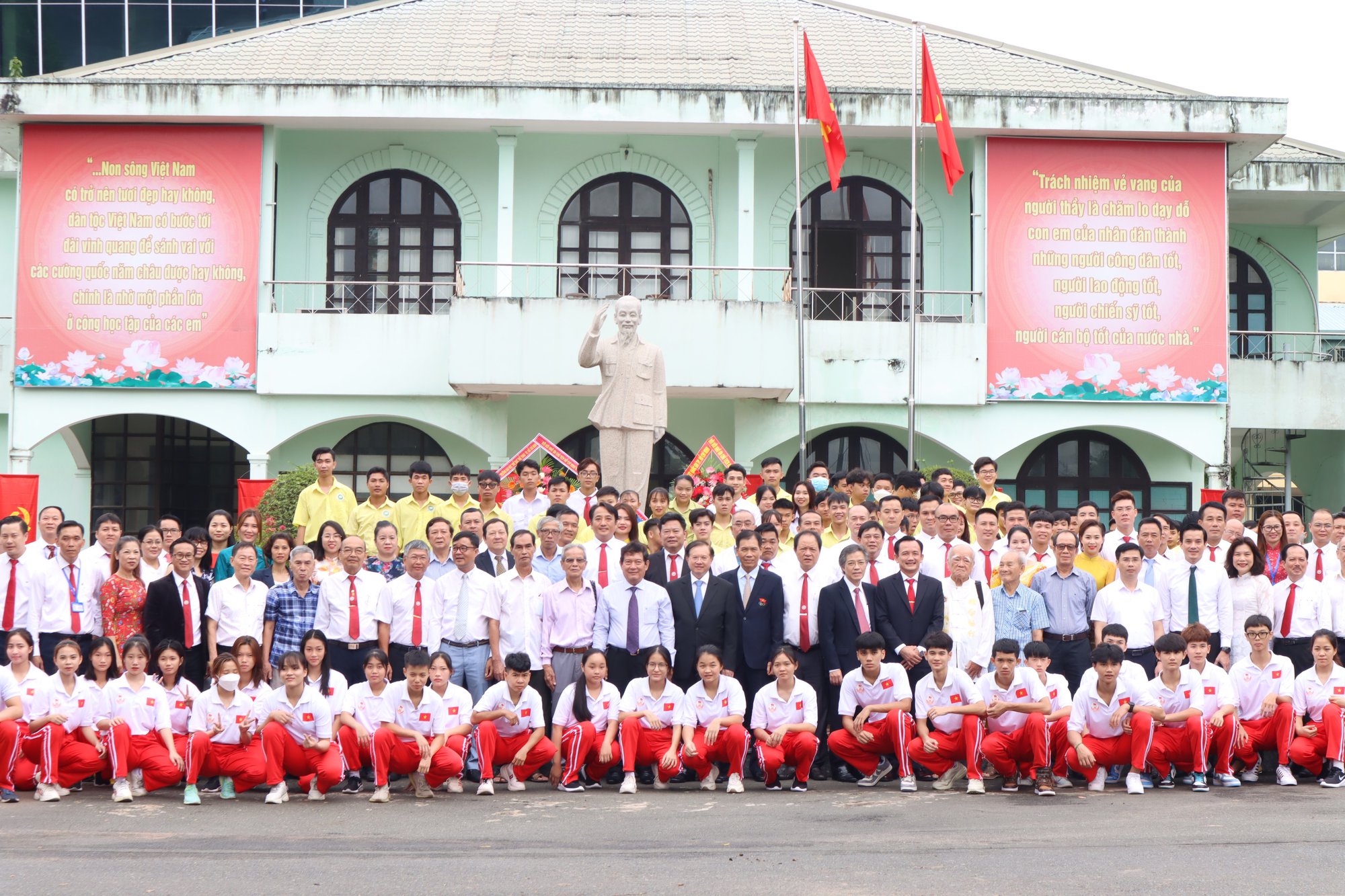 Trường Đại học TDTT TP HCM long trọng kỷ niệm Ngày Nhà giáo Việt Nam - Ảnh 4.