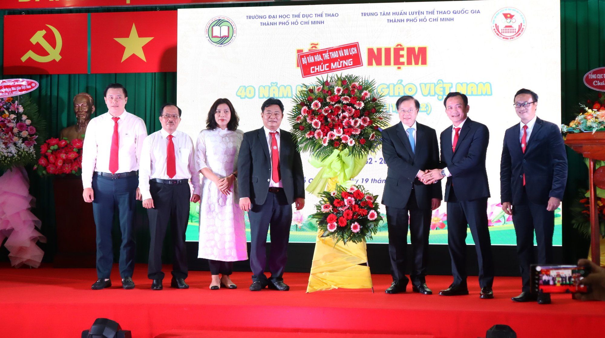 Trường Đại học TDTT TP HCM long trọng kỷ niệm Ngày Nhà giáo Việt Nam - Ảnh 2.
