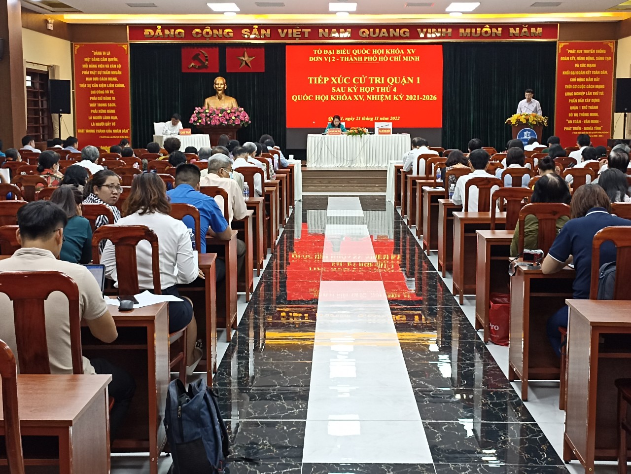 Cử tri băn khoăn t&igrave;nh trạng sống tại chung cư như sống ở ốc đảo - Ảnh 2.