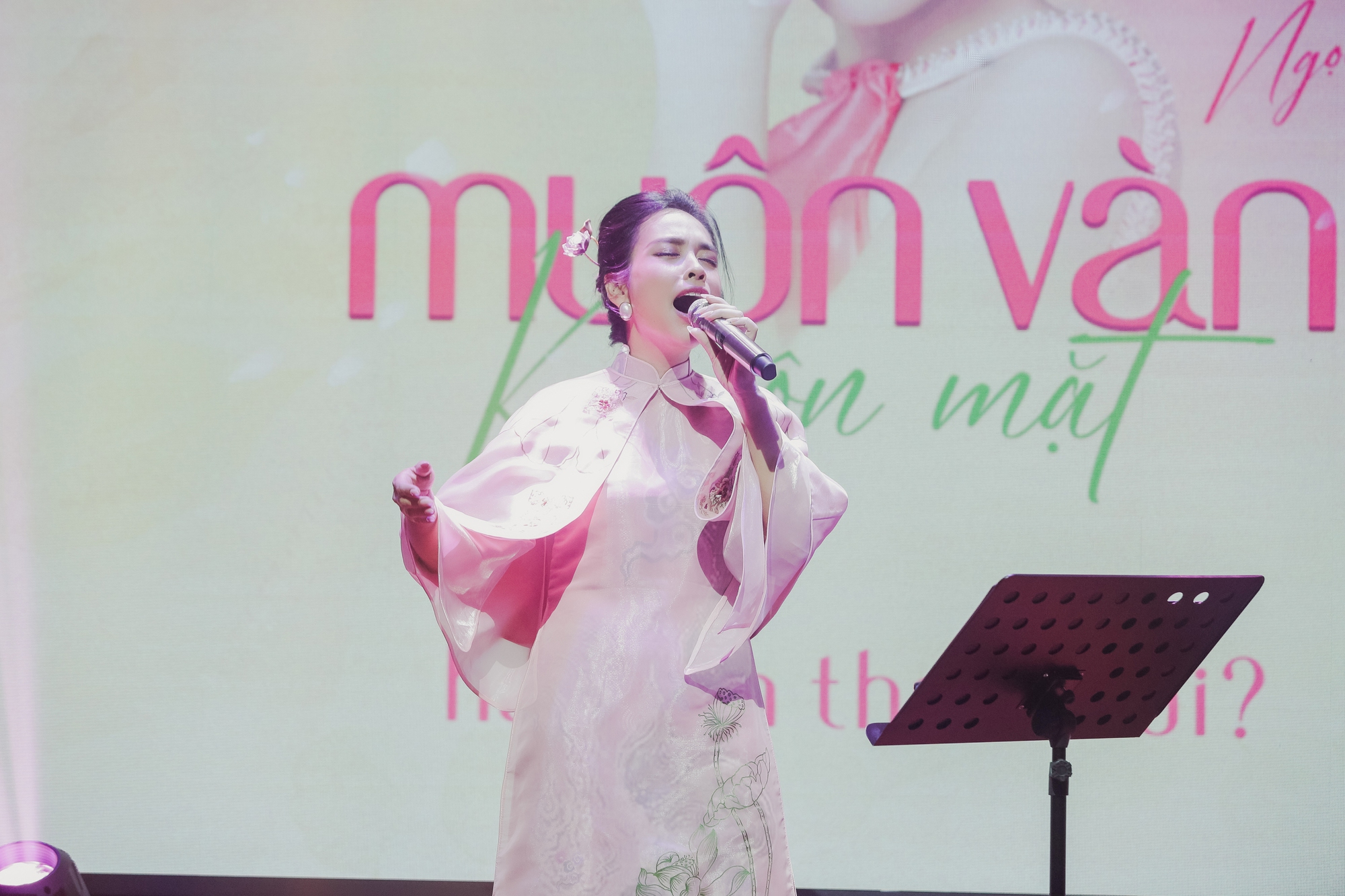 O Sen Ngọc Mai lần đầu nói về 2 đối thủ Phượng Hoàng Lửa và Lady Mây