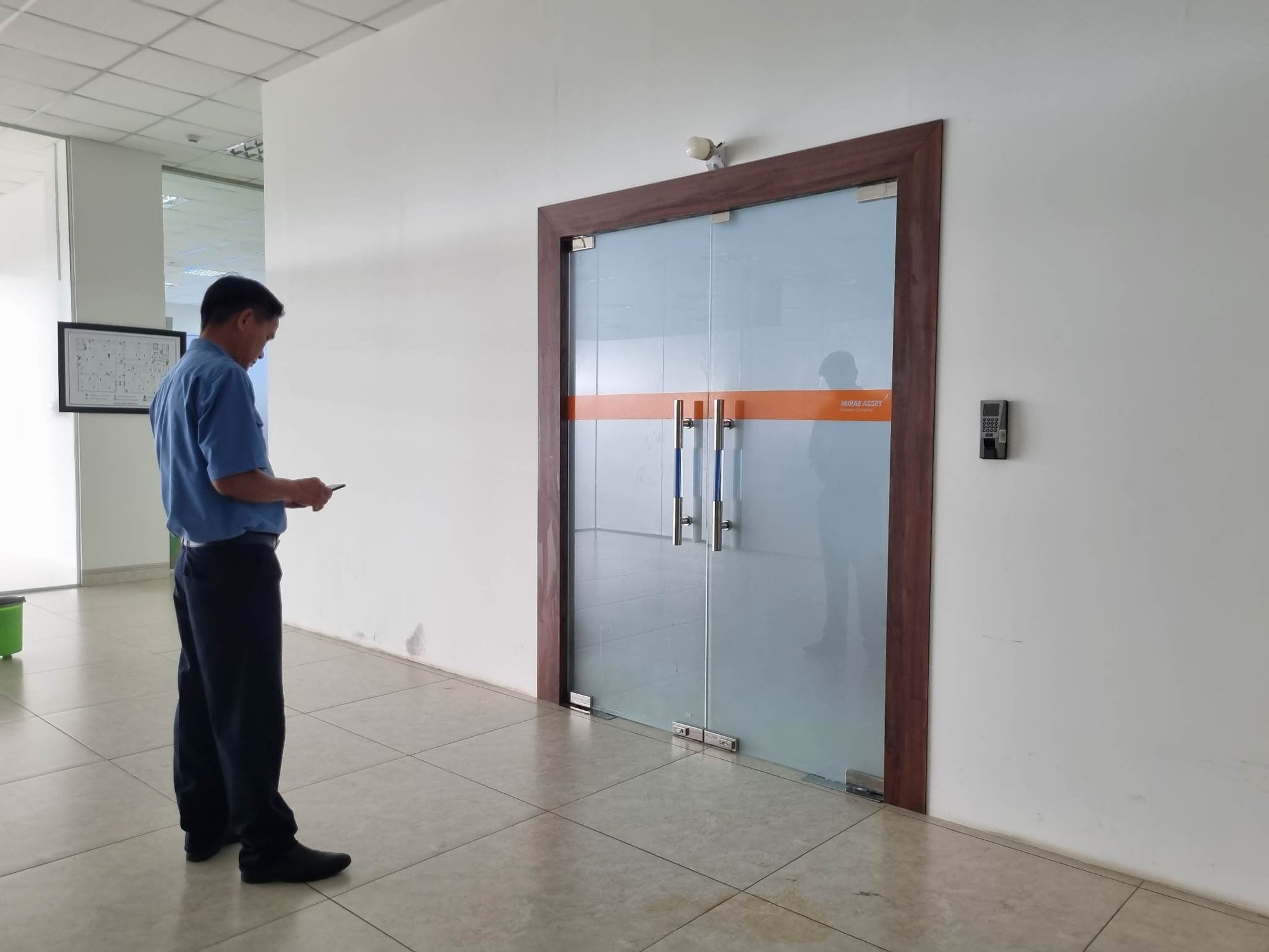 Lấy lời khai 150 nh&acirc;n vi&ecirc;n c&ocirc;ng ty t&agrave;i ch&iacute;nh chuy&ecirc;n gọi điện, nhắn tin khủng bố đ&ograve;i nợ  - Ảnh 2.