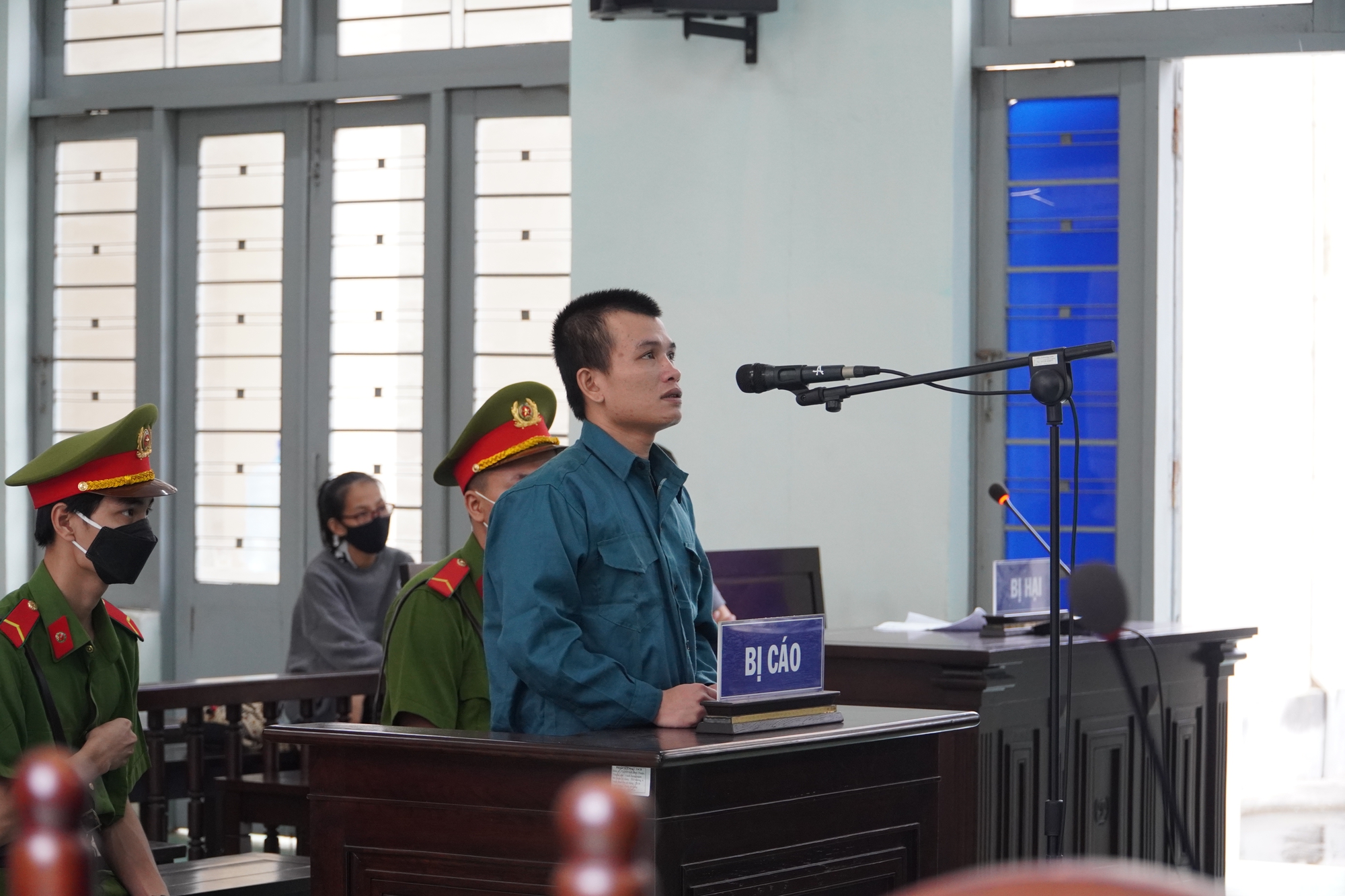 Kiệt "lang thang" đâm chết người vì bị chửi “nhìn đểu”