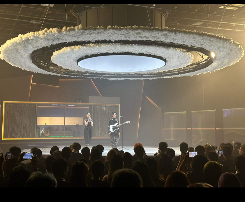 Grey D th&ocirc;i mi&ecirc;n fan bằng minishow, &aacute; hậu Th&uacute;y V&acirc;n khẳng định vai tr&ograve; ca sĩ - Ảnh 2.