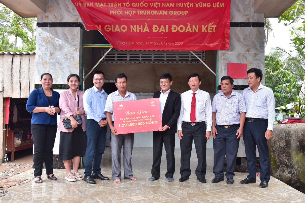 Trao 1.300 căn nhà đại đoàn kết cho bà con nghèo ở Vĩnh Long