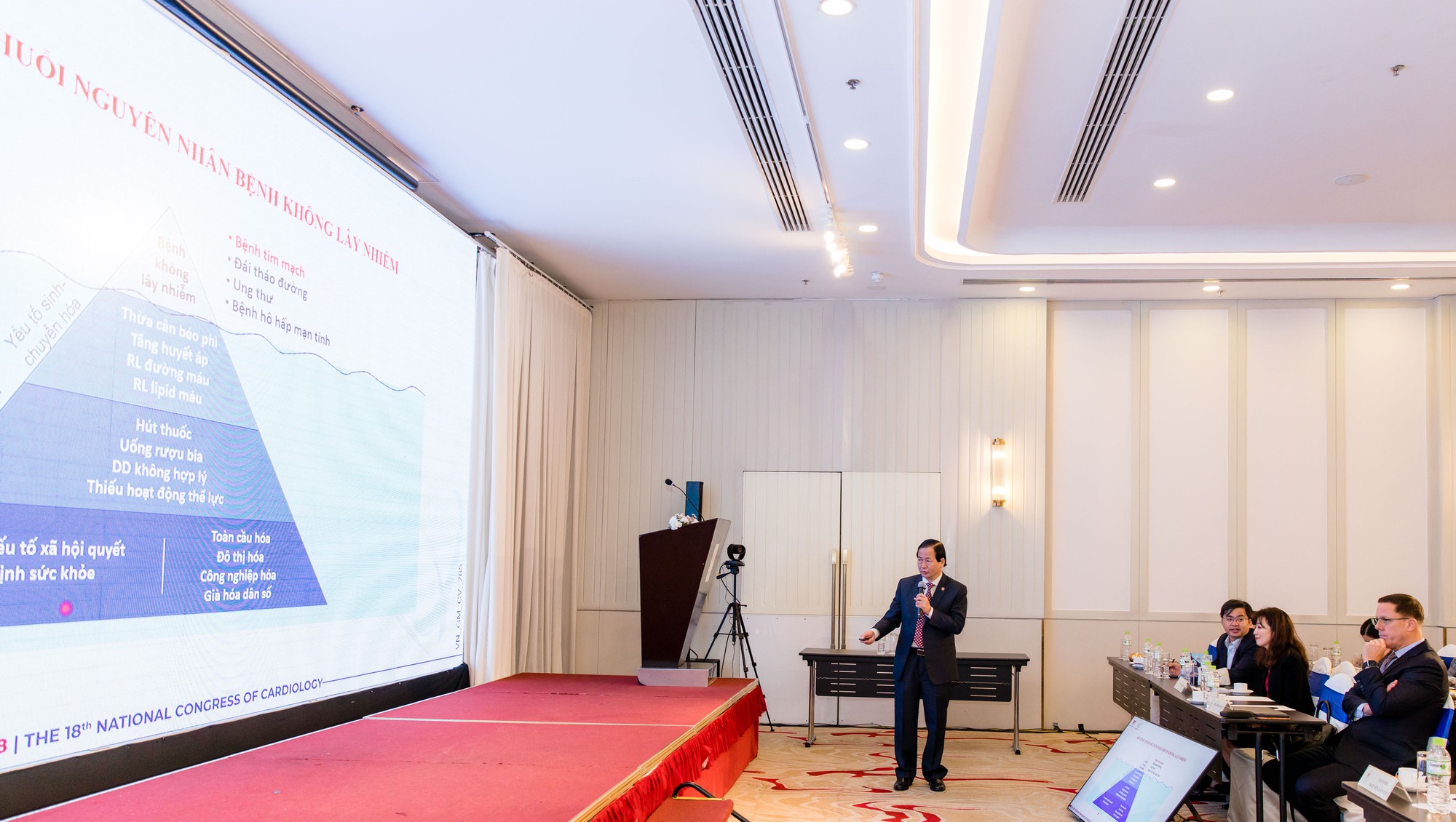 Chuy&ecirc;n gia cảnh b&aacute;o mức độ nguy hiểm của bệnh tim mạch, đ&aacute;i th&aacute;o đường, tuyến gi&aacute;p - Ảnh 1.