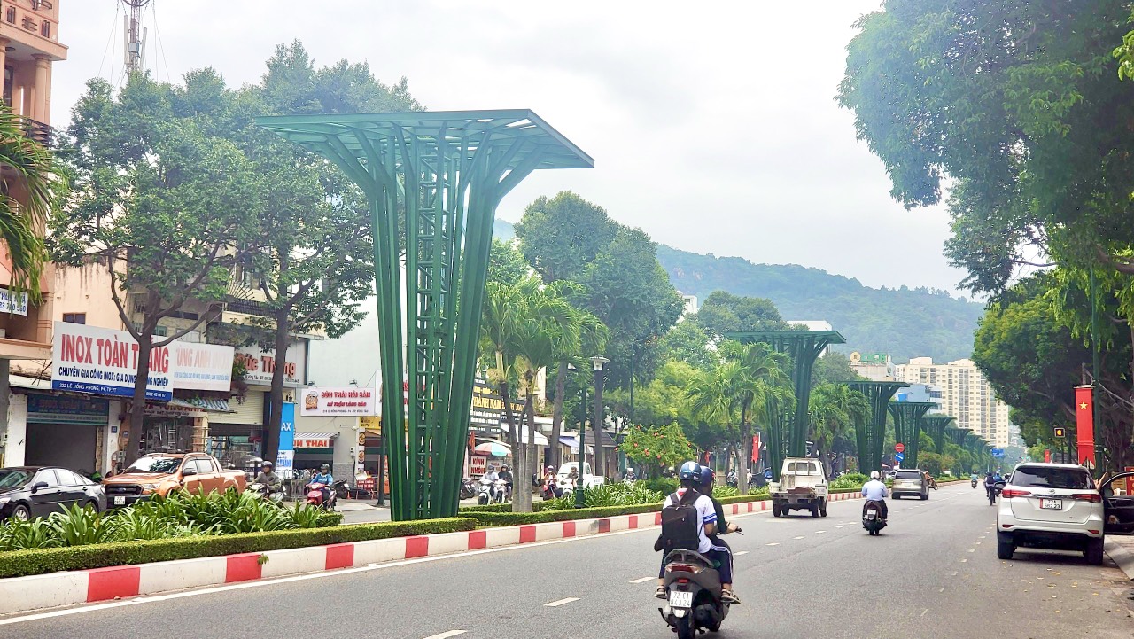Vũng T&agrave;u th&aacute;o dỡ 23 trụ hoa sau khi người d&acirc;n ch&ecirc; mất thẩm mỹ - Ảnh 1.