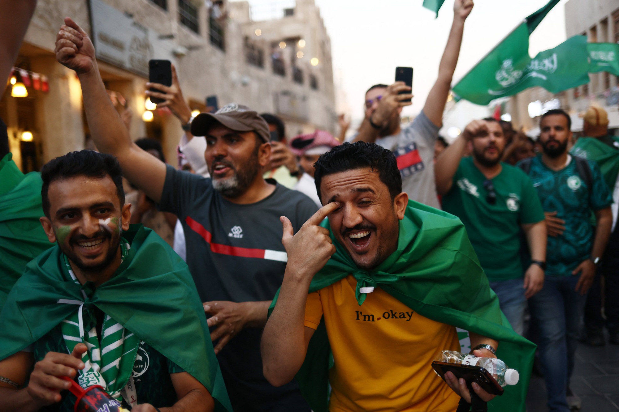 Ch&acirc;u &Aacute; h&atilde;nh diện với chiến t&iacute;ch của đội tuyển Ả Rập Saudi - Ảnh 4.