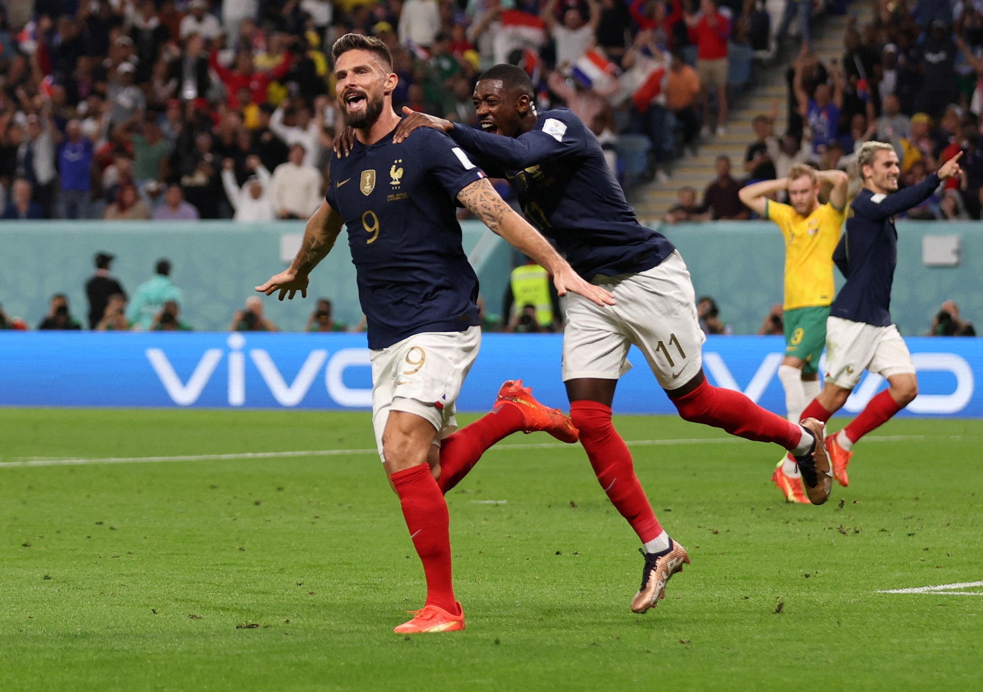Pháp ngược dòng thắng trận ra quân, Giroud cân bằng kỷ lục