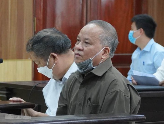 Cựu Chủ tịch UBND huyện ở Thanh H&oacute;a bị phạt 3 năm t&ugrave; - Ảnh 2.