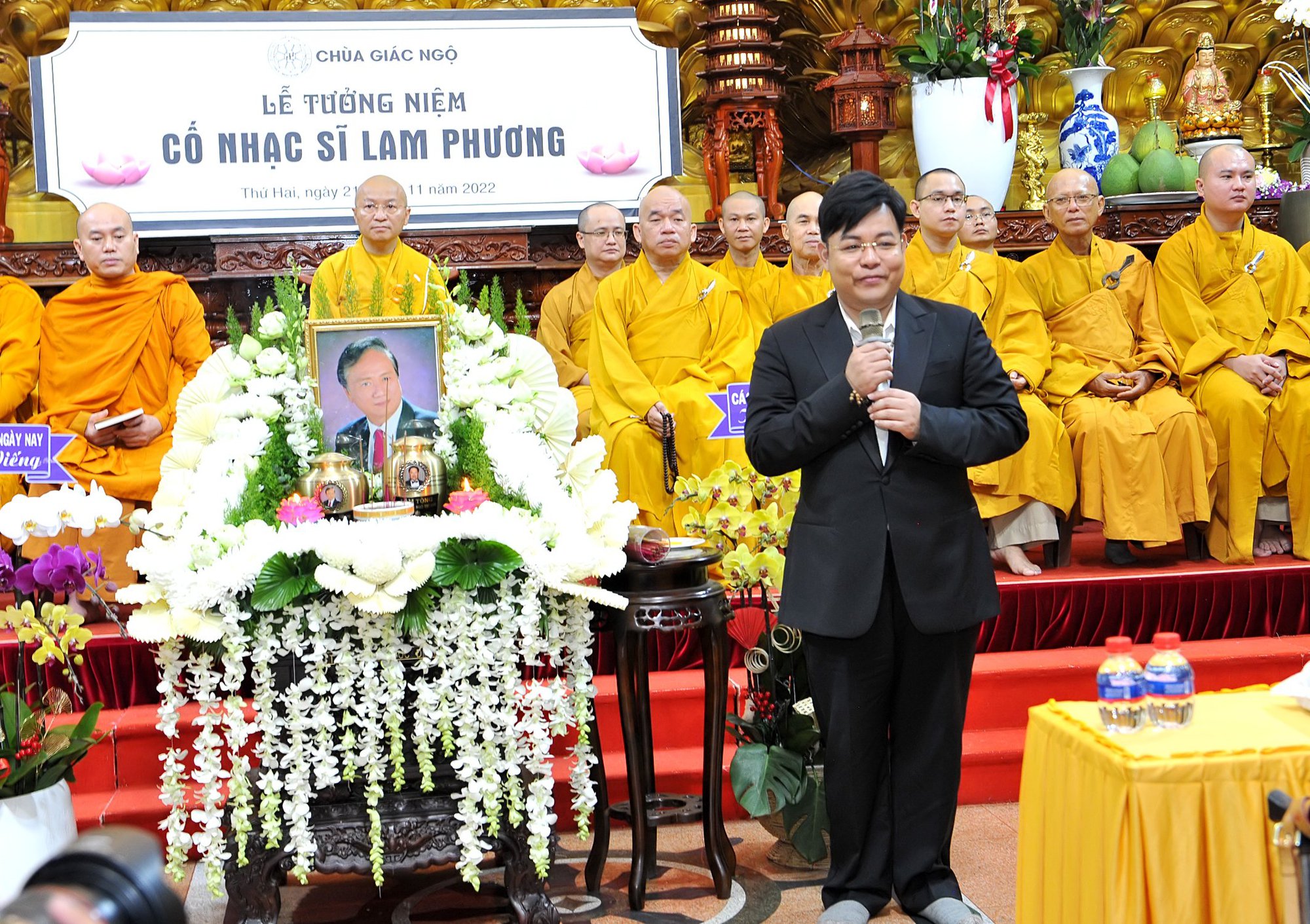Đông đảo nghệ sĩ đến viếng nhạc sĩ Lam Phương - Ảnh 5.