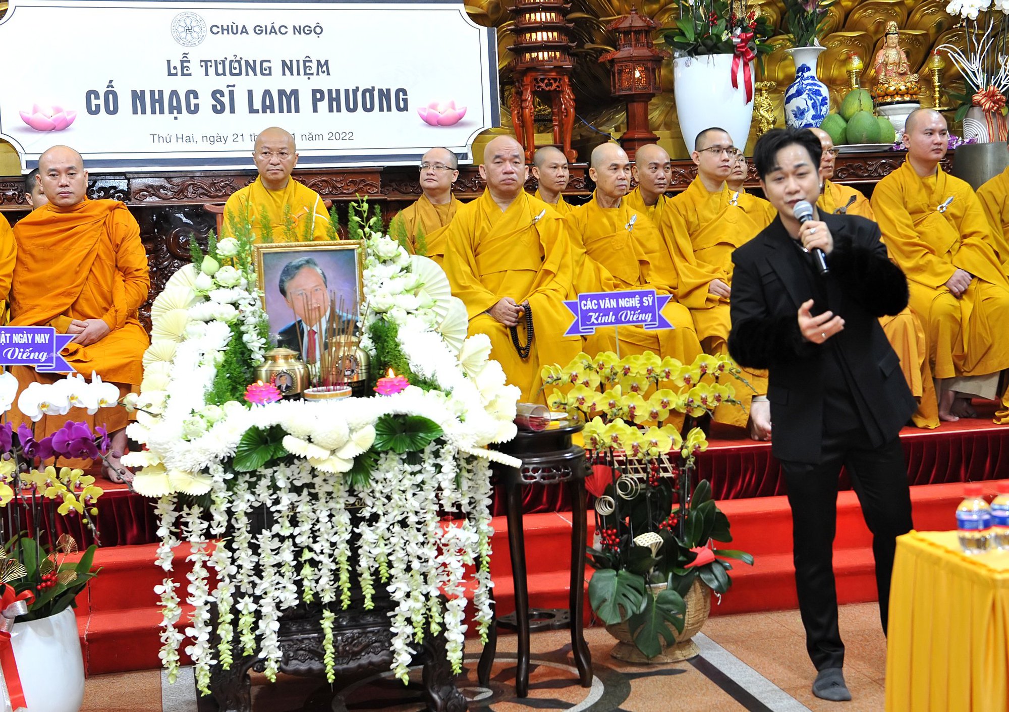 Đông đảo nghệ sĩ đến viếng nhạc sĩ Lam Phương - Ảnh 6.