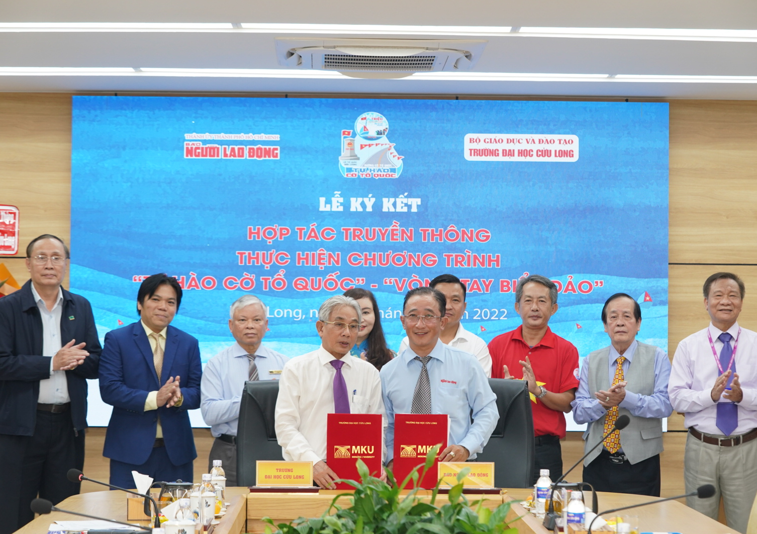 Báo Người Lao Động hợp tác với Trường ĐH Cửu Long triển khai 2 chương trình lớn