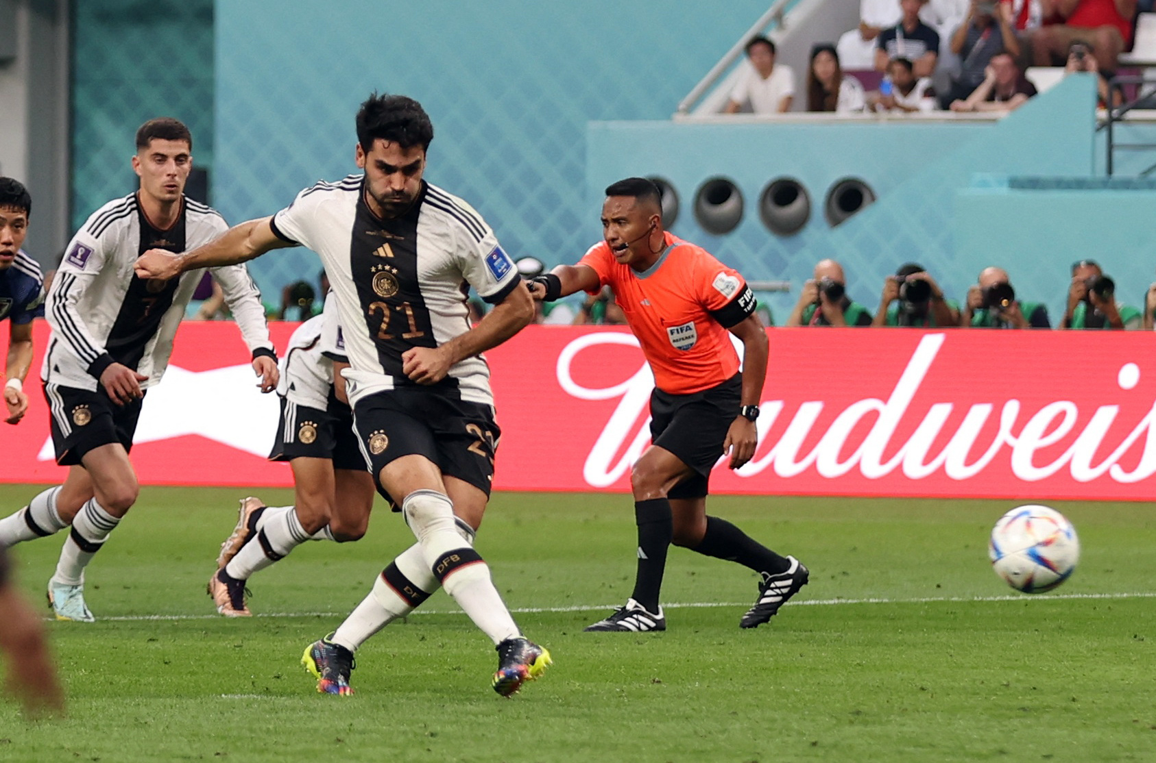 Đức – Nhật Bản 1-2: Samurai xanh tạo địa chấn ở Khalifa Stadium - Ảnh 4.