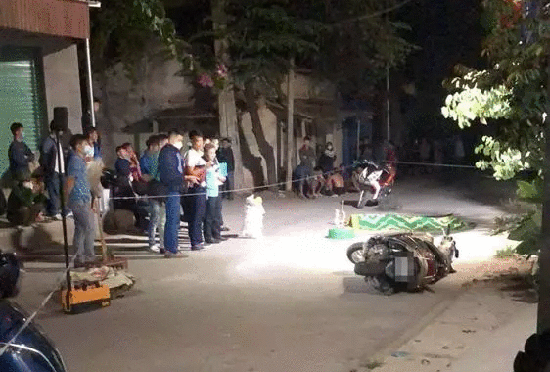 Vụ người phụ nữ trẻ chạy xe m&aacute;y la h&eacute;t C&oacute; ai kh&ocirc;ng? cứu t&ocirc;i với: Người chồng khai g&igrave;? - Ảnh 2.