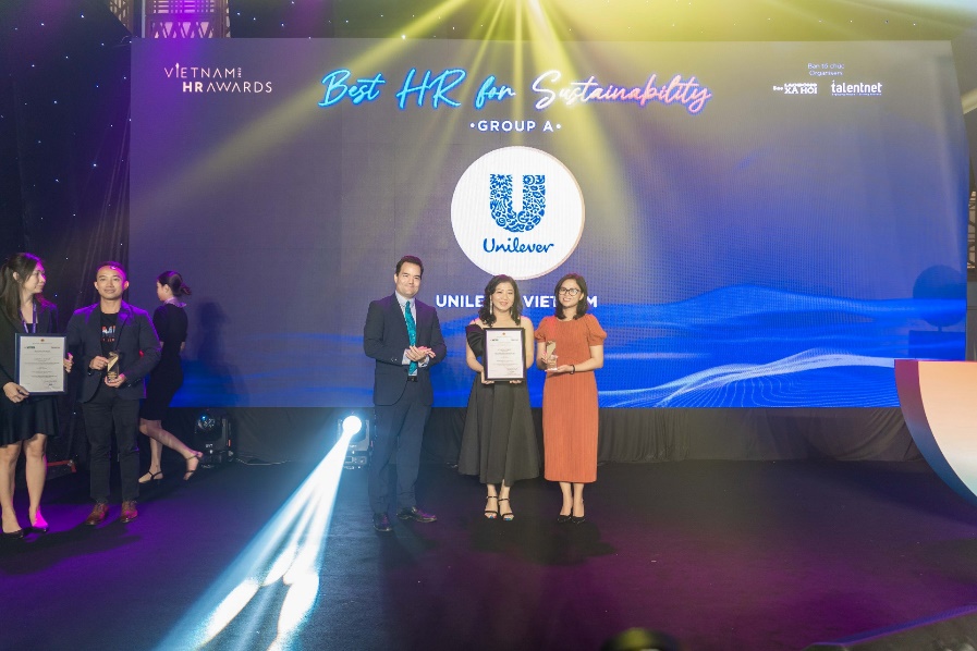 Unilever Việt Nam “ẵm trọn” 6 hạng mục của Vietnam HR Awards 2022 - Ảnh 1.