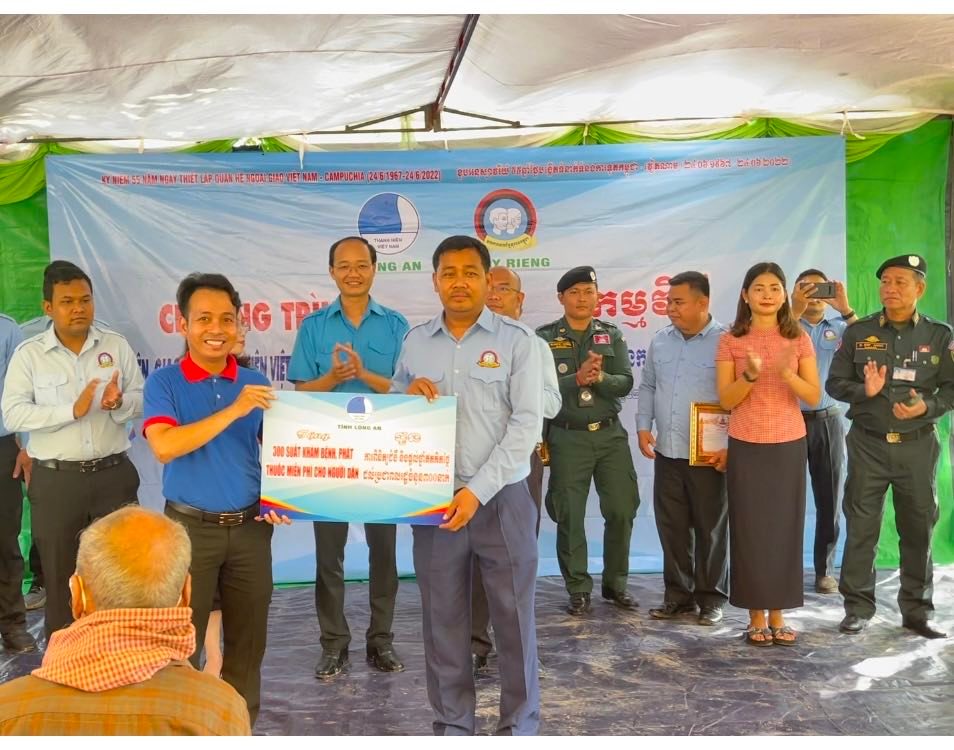 Chương trình tình nguyện ý nghĩa của thanh niên Việt Nam tại Campuchia