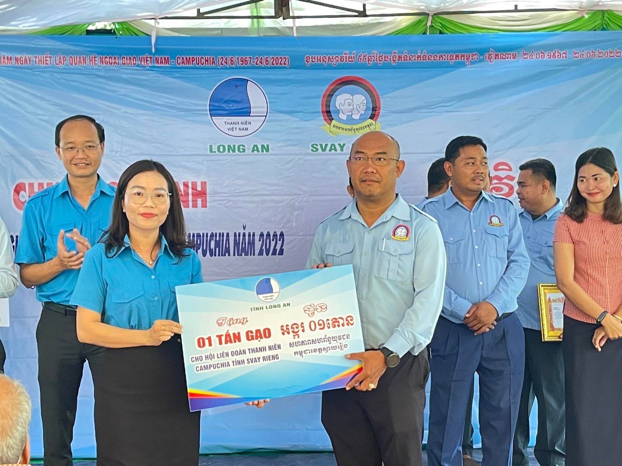 Chương trình tình nguyện ý nghĩa của thanh niên Việt Nam tại Campuchia - Ảnh 4.