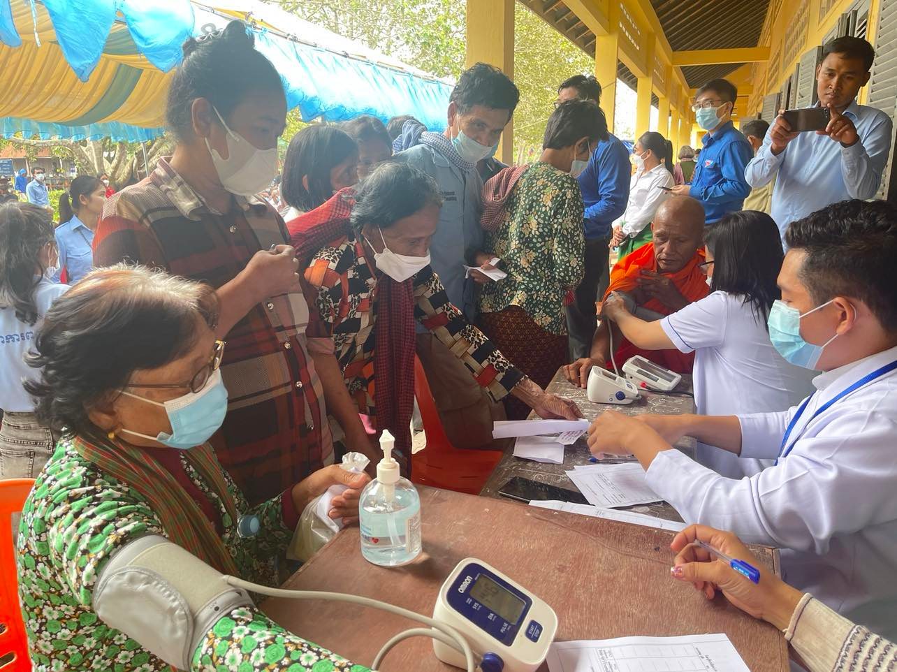 Chương trình tình nguyện ý nghĩa của thanh niên Việt Nam tại Campuchia - Ảnh 9.
