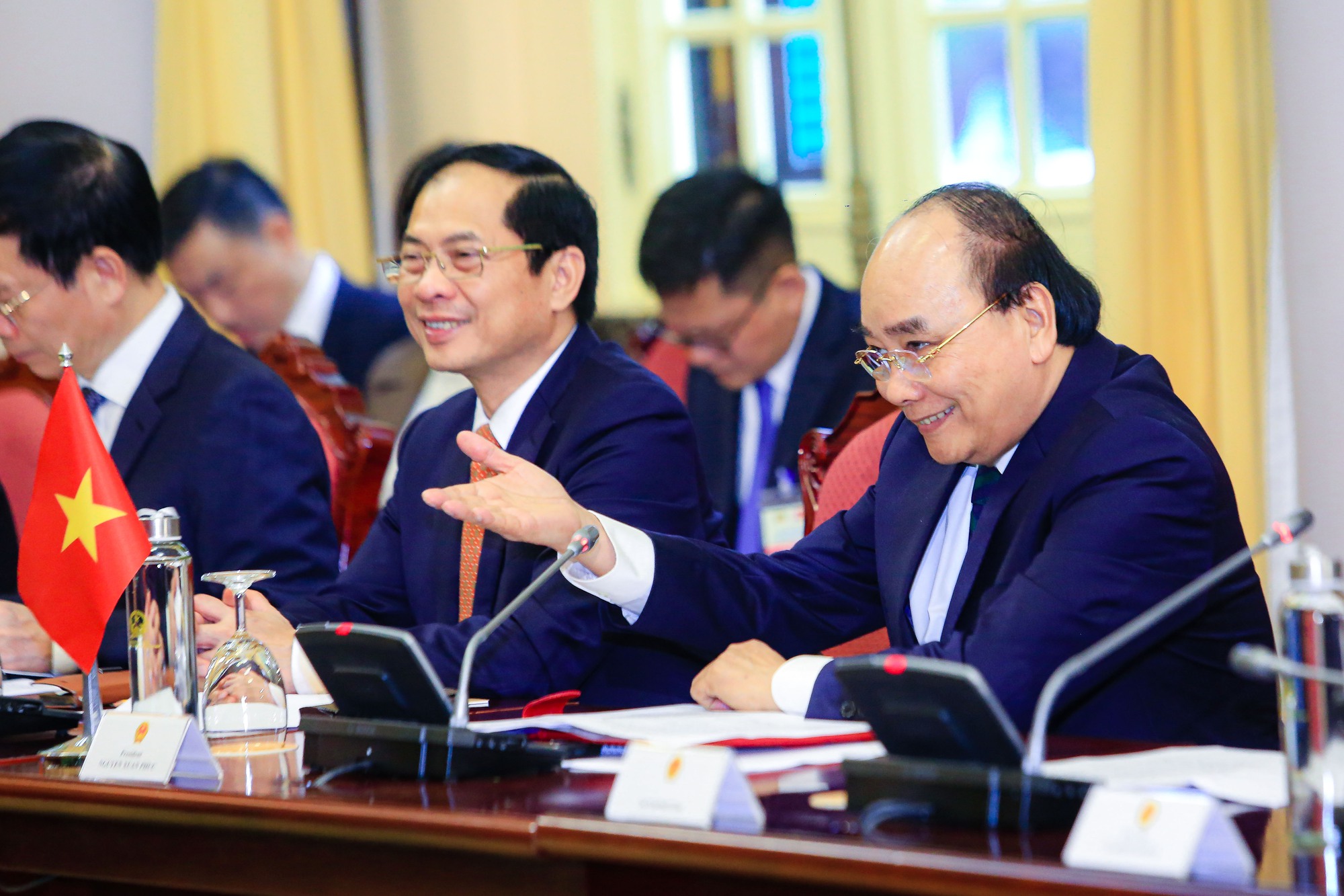 Chủ tịch nước Nguyễn Xuân Phúc đón, hội đàm với Tổng thống Uganda - Ảnh 12.