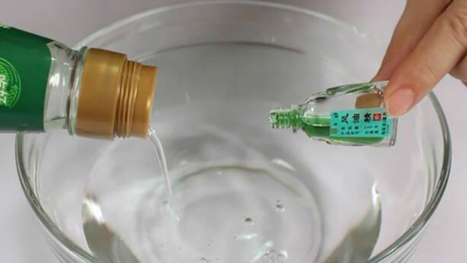 Lợi và hại từ dầu gió - Ảnh 2.