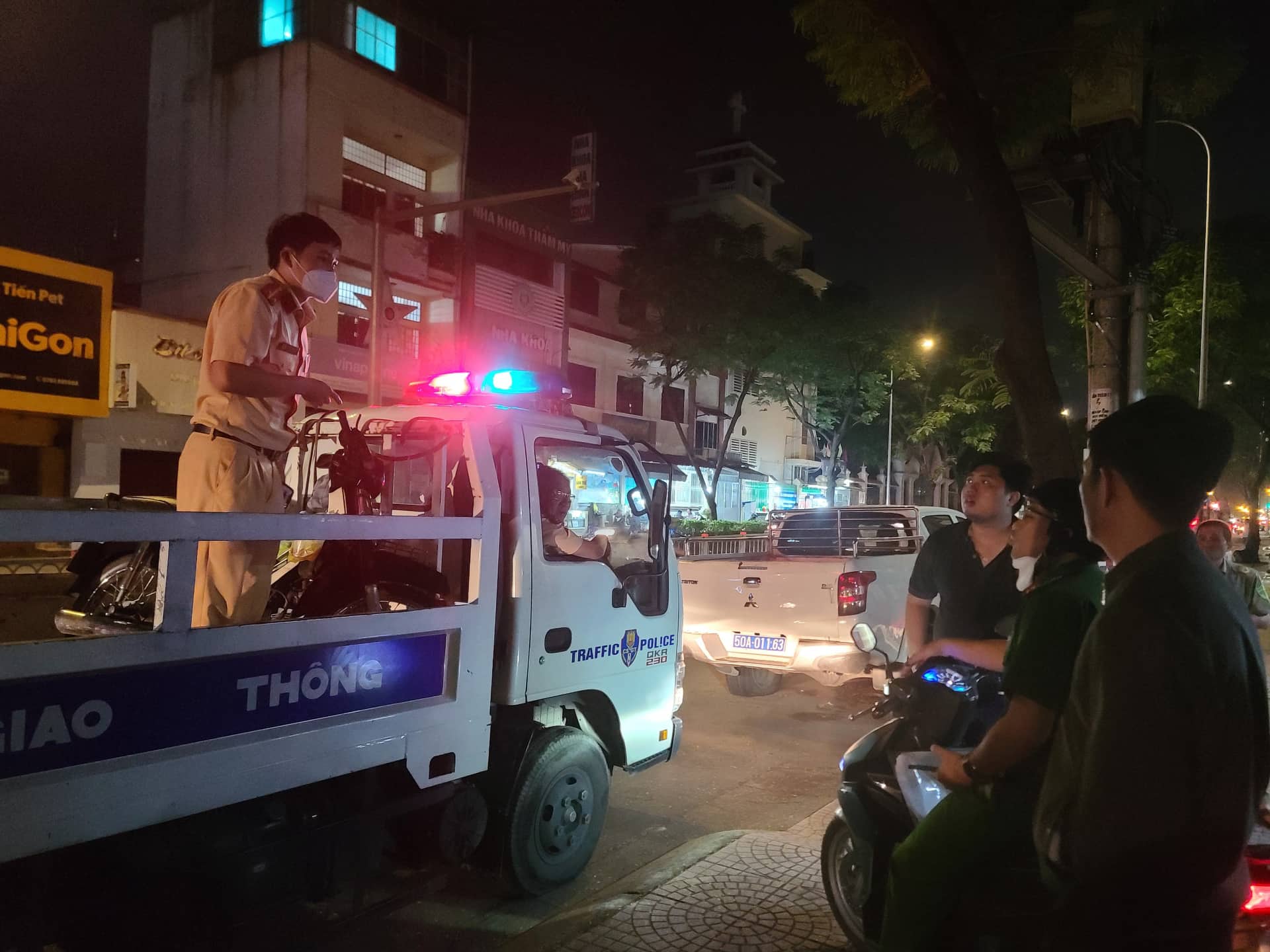 Người đàn ông tử vong tại chỗ sau va chạm với xe buýt