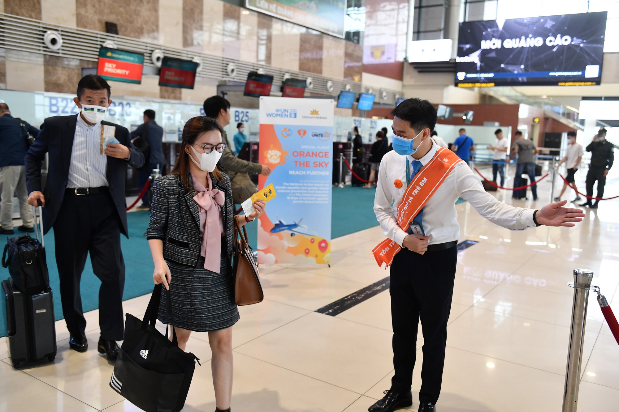 Bất ngờ trên chuyến bay Tô cam bầu trời của Vietnam Airlines - Ảnh 2.