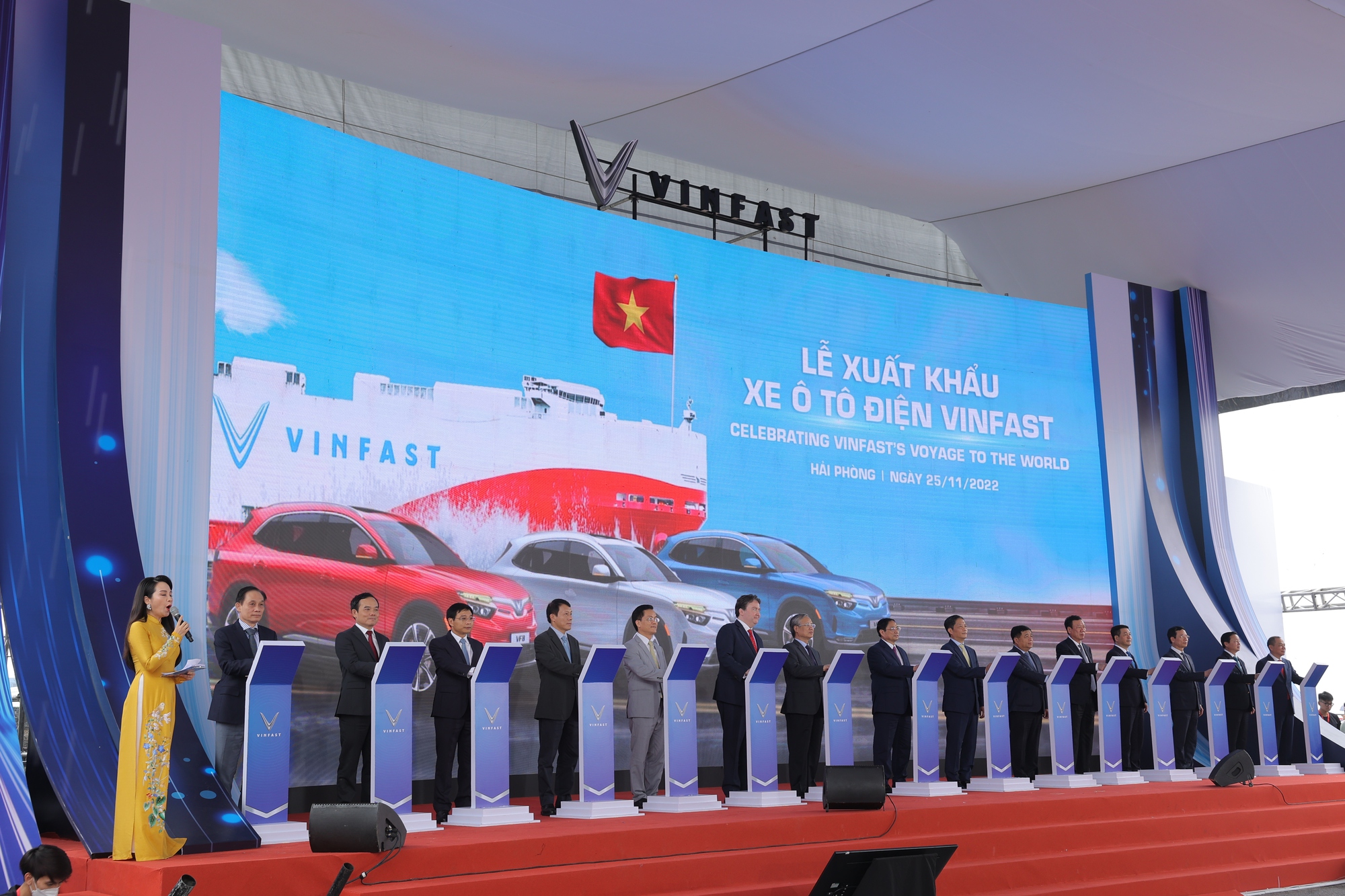 Cận cảnh 999 xe &ocirc;t&ocirc; điện của VinFast xuống t&agrave;u xuất Mỹ - Ảnh 2.