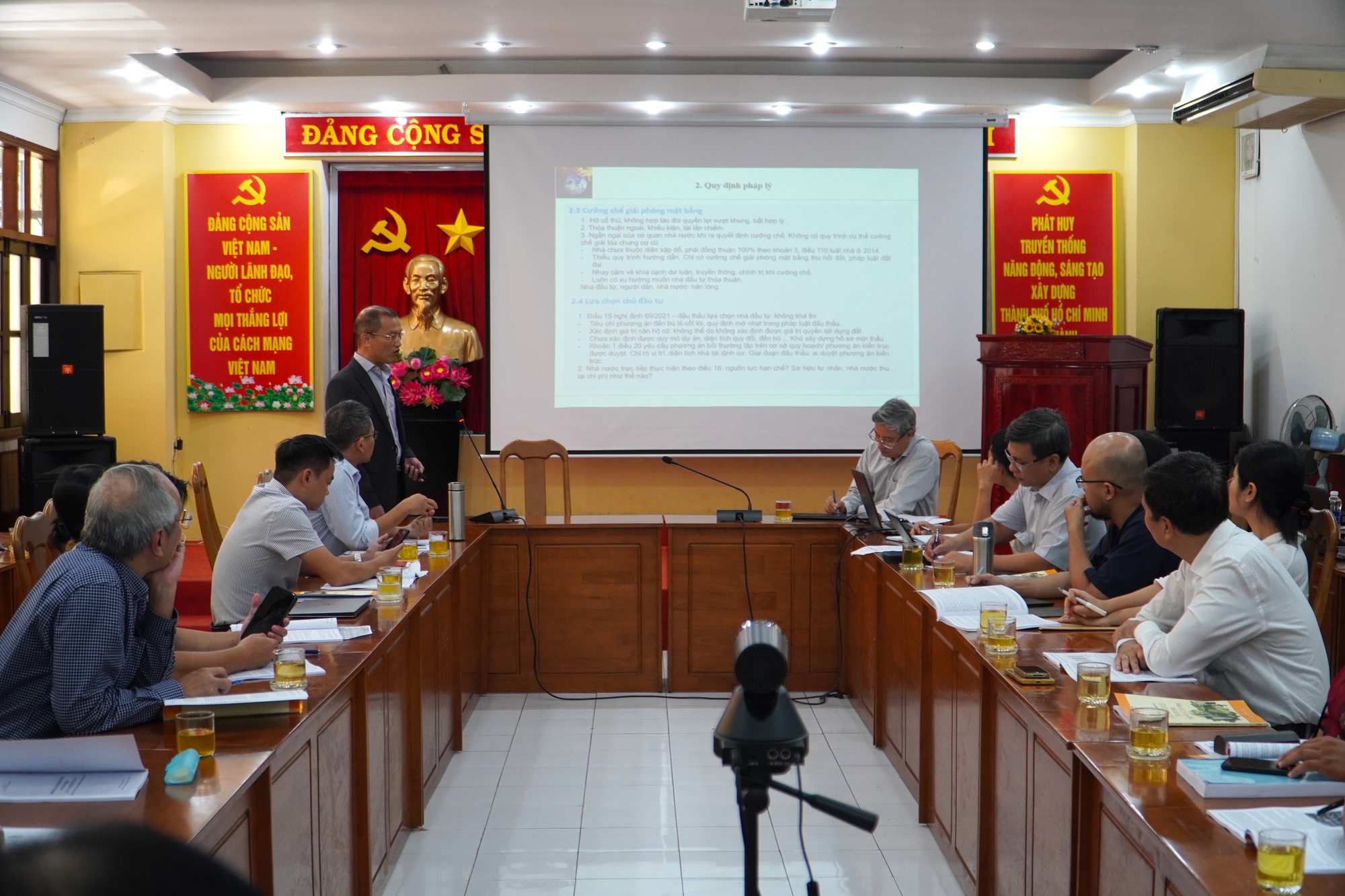 L&atilde;nh đạo quận 1: Vị tr&iacute; bất lợi của chung cư cũ ảnh hưởng đến k&ecirc;u gọi đầu tư! - Ảnh 1.