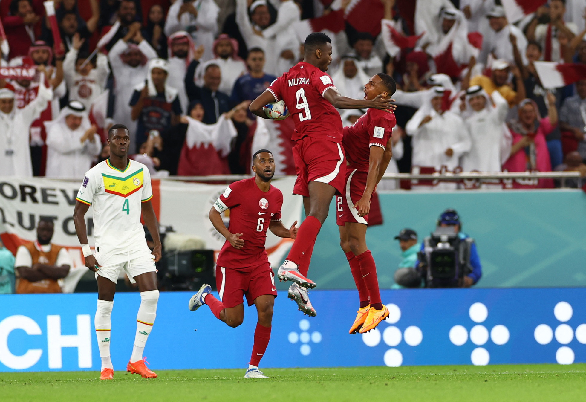 Qatar - Senegal 1- 3: Dấu chấm hết cho chủ nh&agrave; - Ảnh 11.