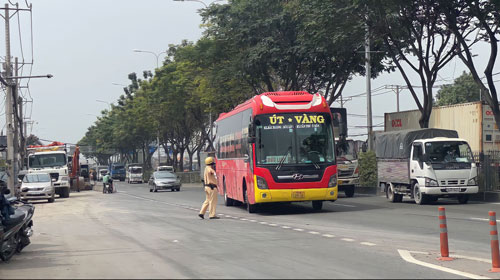TP HCM chỉ đạo khẩn về xử lý xe dù, bến cóc - Ảnh 1.