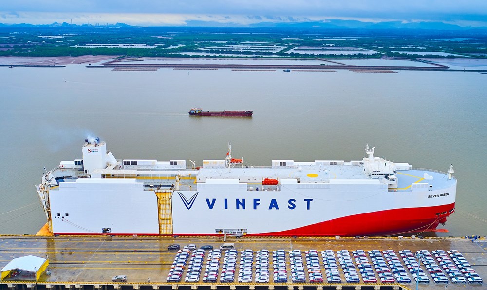 Cận cảnh 999 xe &ocirc;t&ocirc; điện của VinFast xuống t&agrave;u xuất Mỹ - Ảnh 11.
