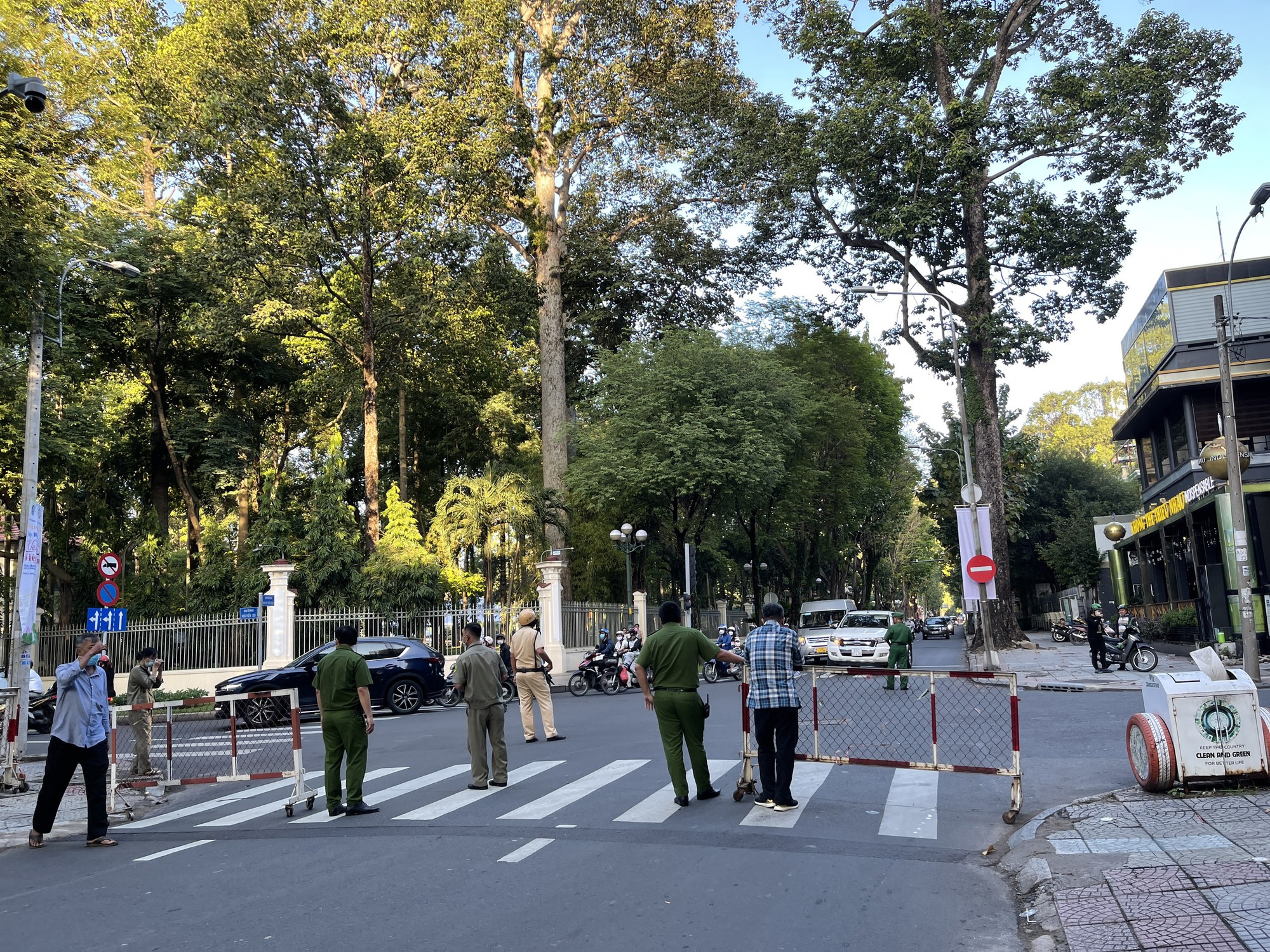 Vụ bạo h&agrave;nh b&eacute; 8 tuổi ở B&igrave;nh Thạnh: H&igrave;nh ảnh bị c&aacute;o Quỳnh Trang tại t&ograve;a h&ocirc;m nay - Ảnh 15.