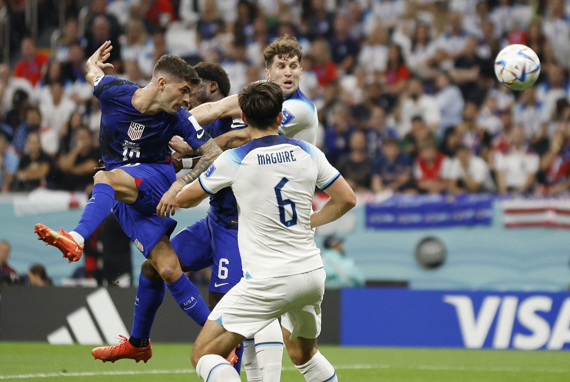 Tuyển Anh bị cầm hòa, "cây hài" Harry Maguire nhận vô vàn lời khen