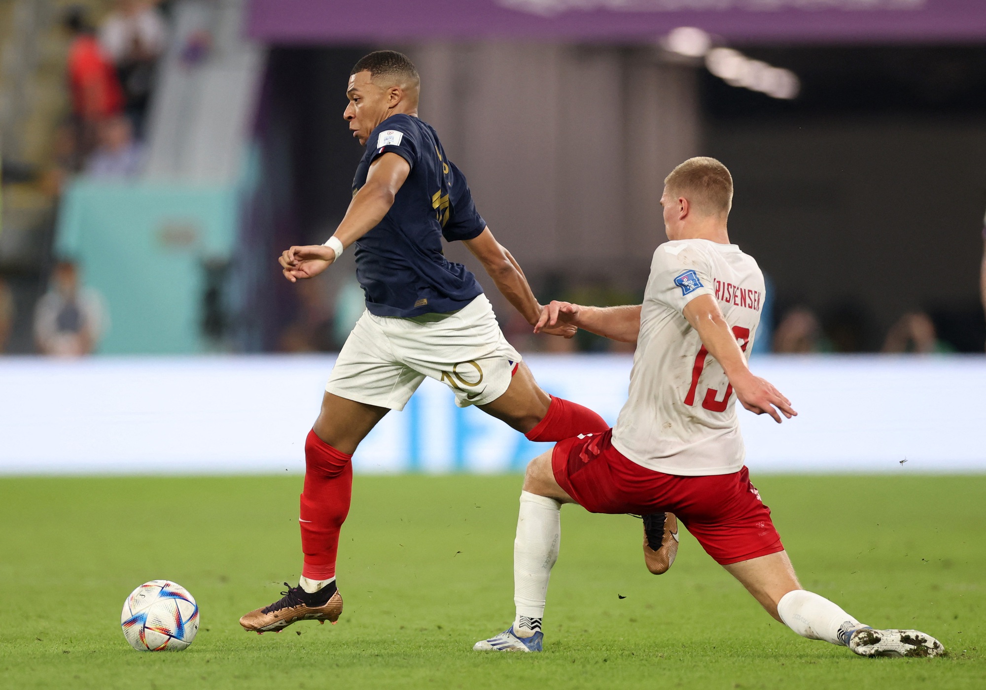 Mbappe lập c&uacute; đ&uacute;p, tuyển Ph&aacute;p sớm gi&agrave;nh suất v&agrave;o v&ograve;ng 1/8 World Cup 2022 - Ảnh 1.
