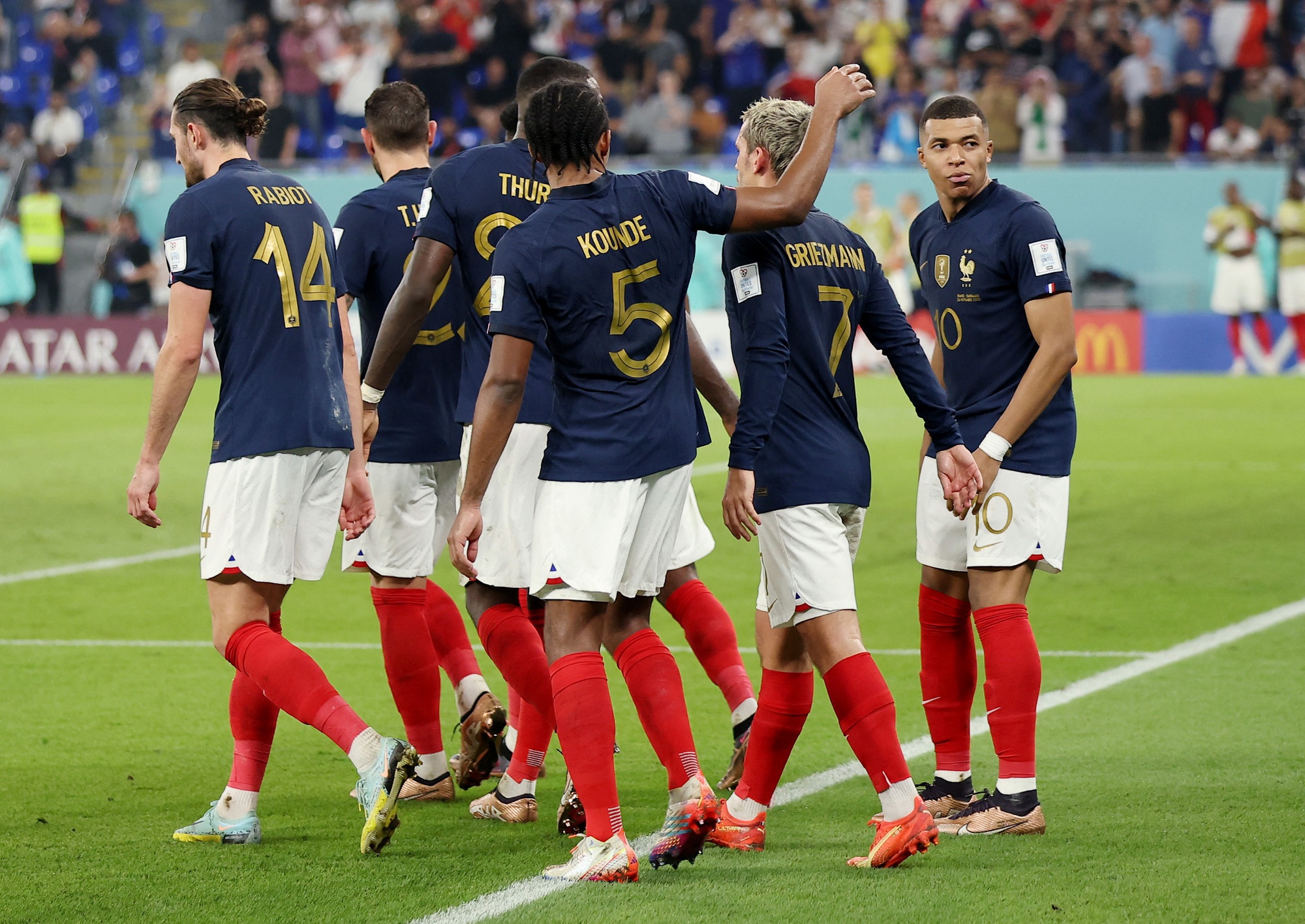 Mbappe lập c&uacute; đ&uacute;p, tuyển Ph&aacute;p sớm gi&agrave;nh suất v&agrave;o v&ograve;ng 1/8 World Cup 2022 - Ảnh 7.