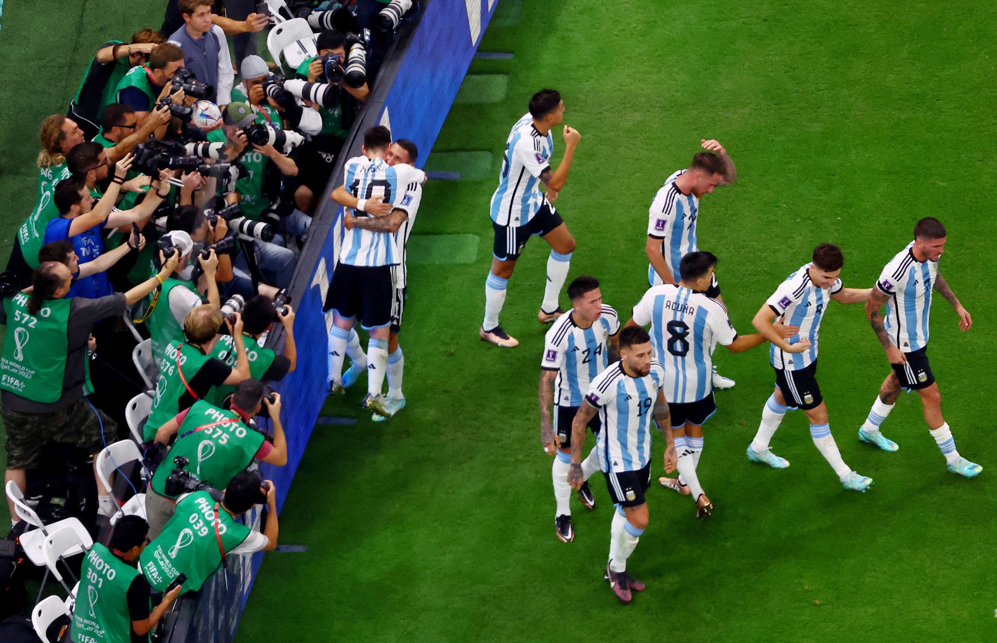 Mưa kỷ lục gọi t&ecirc;n Messi, Argentina mơ bước qua v&ograve;ng bảng - Ảnh 5.
