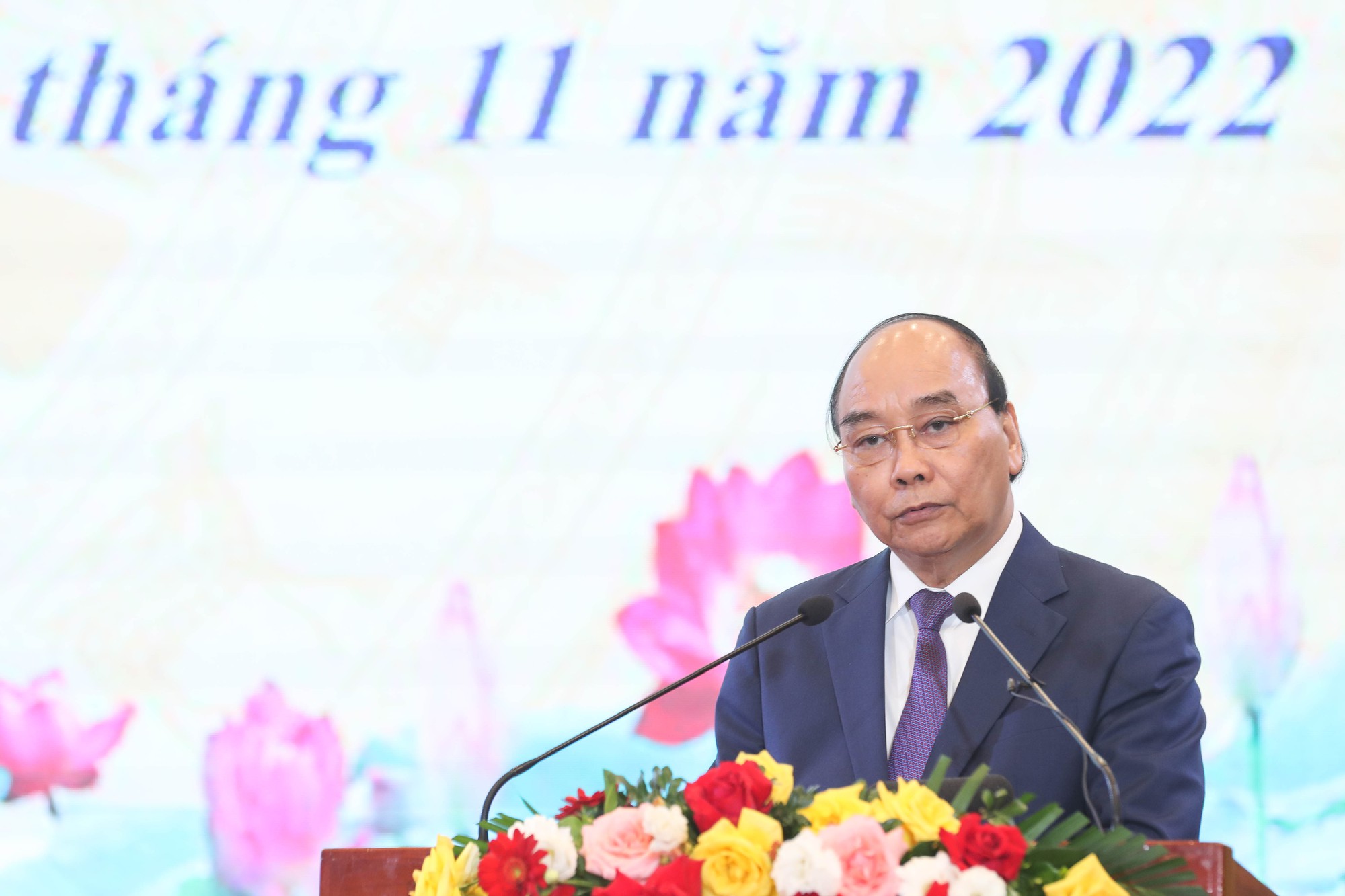 Chủ tịch nước: Hi sinh lợi ích cá nhân để cùng đi, cùng ở, cùng làm với nhân dân - Ảnh 2.