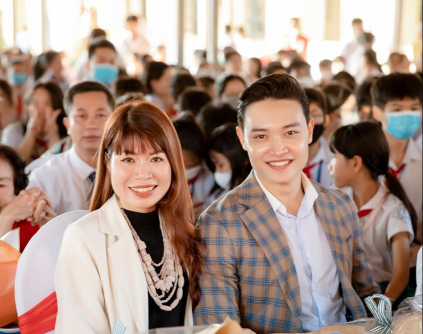 Diễn giả - MC Thi Thảo cùng diễn viên Ngô Công Tuấn Anh làm giám khảo tại Thái Nguyên