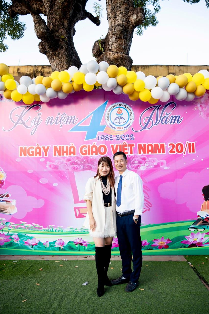 Diễn giả - MC Thi Thảo c&ugrave;ng diễn vi&ecirc;n Ng&ocirc; C&ocirc;ng Tuấn Anh l&agrave;m gi&aacute;m khảo tại Th&aacute;i Nguy&ecirc;n - Ảnh 2.