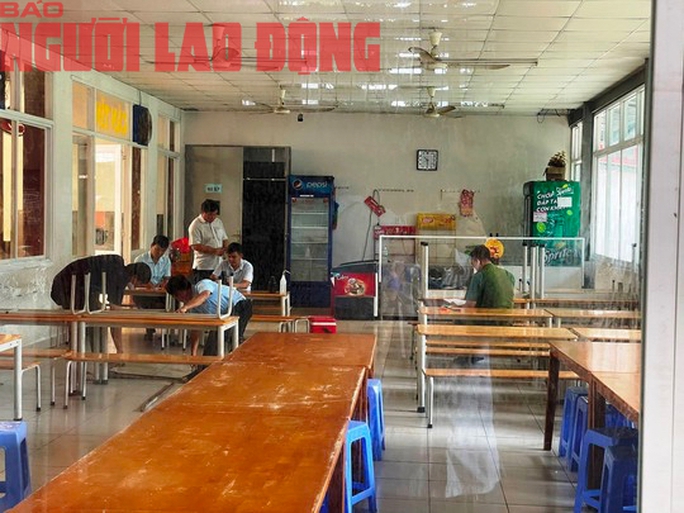 Mổ xẻ tr&aacute;ch nhiệm vụ ngộ độc tập thể Trường iSchool Nha Trang - Ảnh 1.