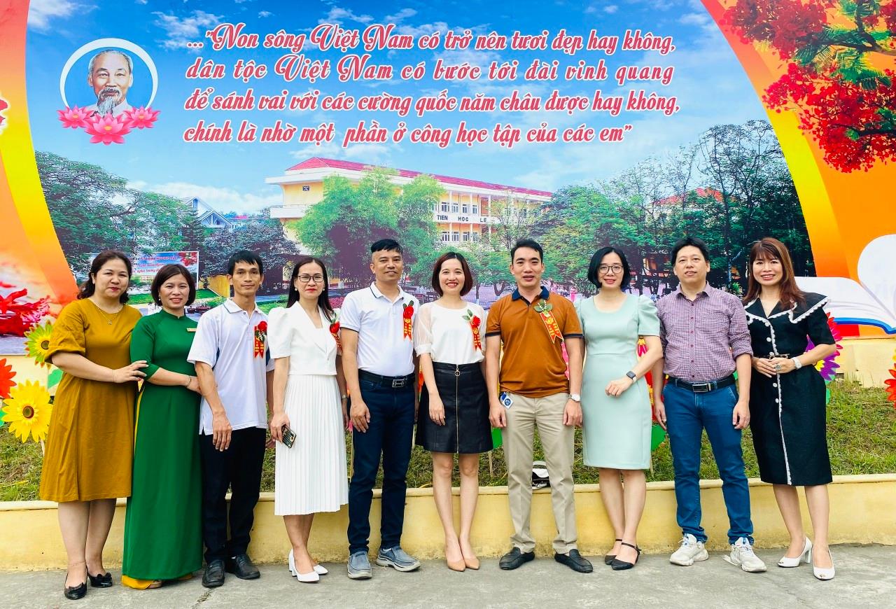 Diễn giả - MC Thi Thảo c&ugrave;ng diễn vi&ecirc;n Ng&ocirc; C&ocirc;ng Tuấn Anh l&agrave;m gi&aacute;m khảo tại Th&aacute;i Nguy&ecirc;n - Ảnh 6.