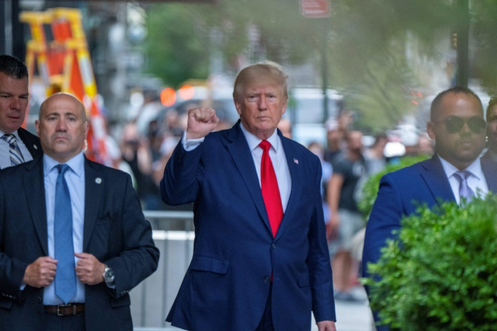Bữa ăn tối của ông Donald Trump làm Nhà Trắng khó chịu