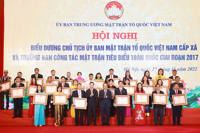 Chủ tịch nước: Hi sinh lợi ích cá nhân để cùng đi, cùng ở, cùng làm với nhân dân