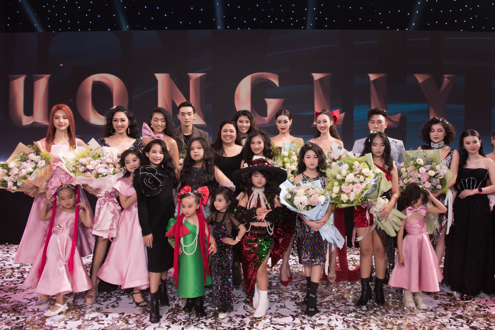 Hoa hậu Đo&agrave;n Hồng Trang tại B&uacute;p B&ecirc; show 2 của NTK Phương Hồ - Ảnh 1.