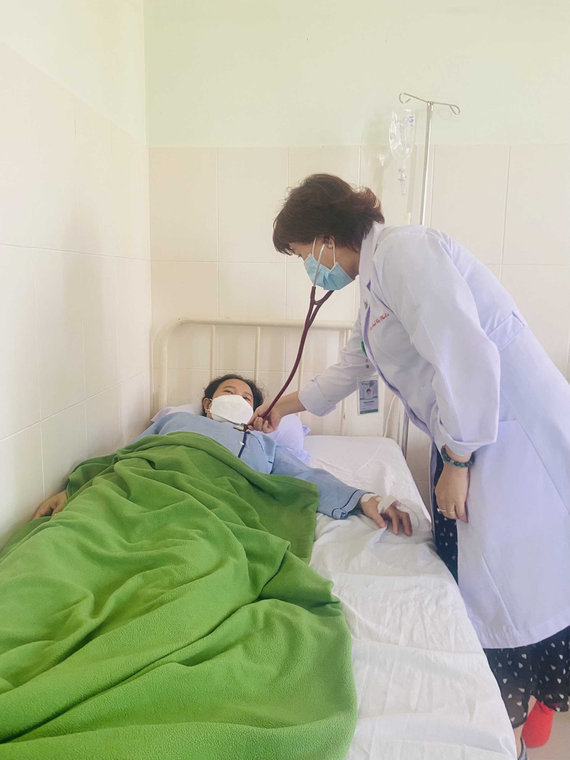 Một phụ nữ mắc chứng bệnh nguy kịch khi mang thai ở tuổi 42 - Ảnh 1.