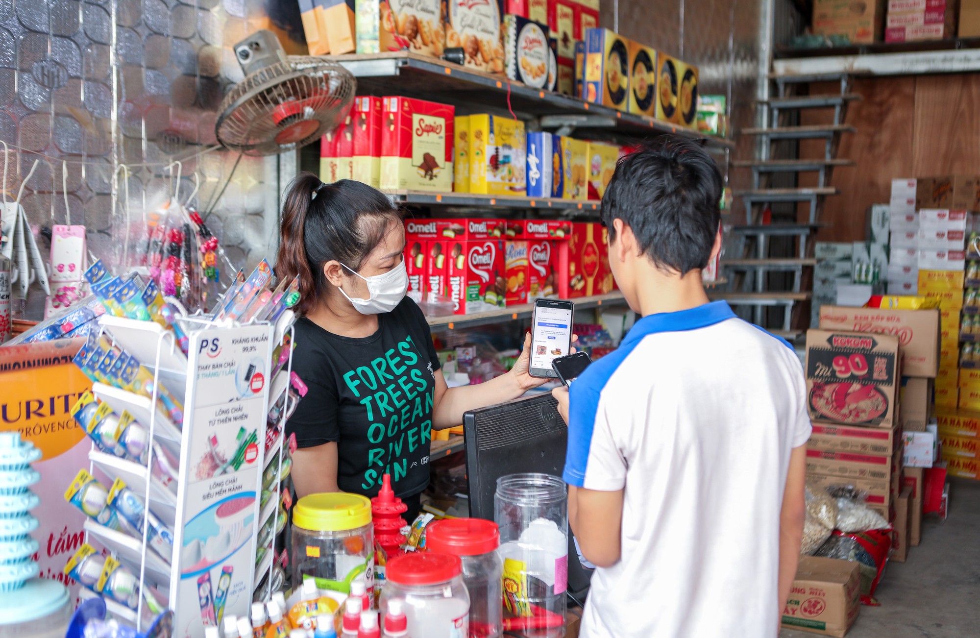 100.000 chủ tiệm tạp hoá được hỗ trợ nhập hàng bán Tết - Ảnh 1.