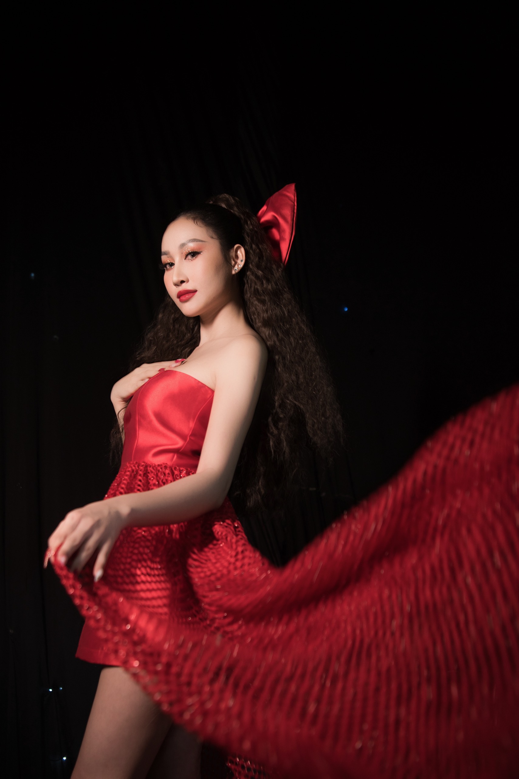 Hoa hậu Đo&agrave;n Hồng Trang tại B&uacute;p B&ecirc; show 2 của NTK Phương Hồ - Ảnh 3.