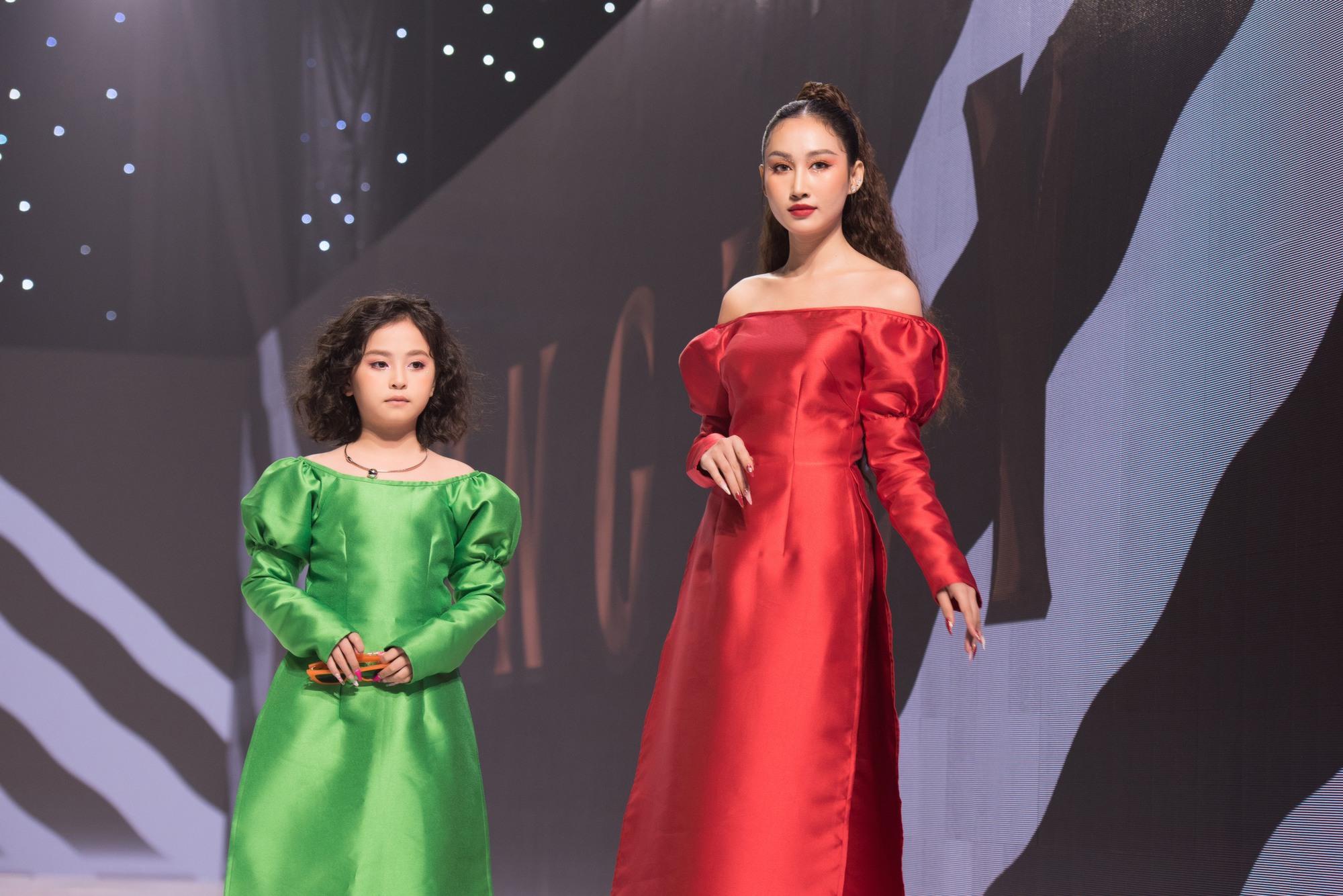 Hoa hậu Đo&agrave;n Hồng Trang tại B&uacute;p B&ecirc; show 2 của NTK Phương Hồ - Ảnh 2.