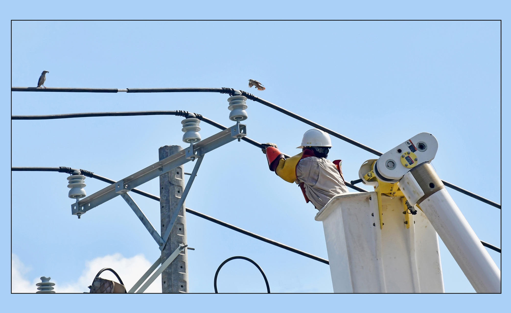 EVN quyết liệt nhiều giải ph&aacute;p tiết giảm chi ph&iacute; trước kh&oacute; khăn - Ảnh 1.